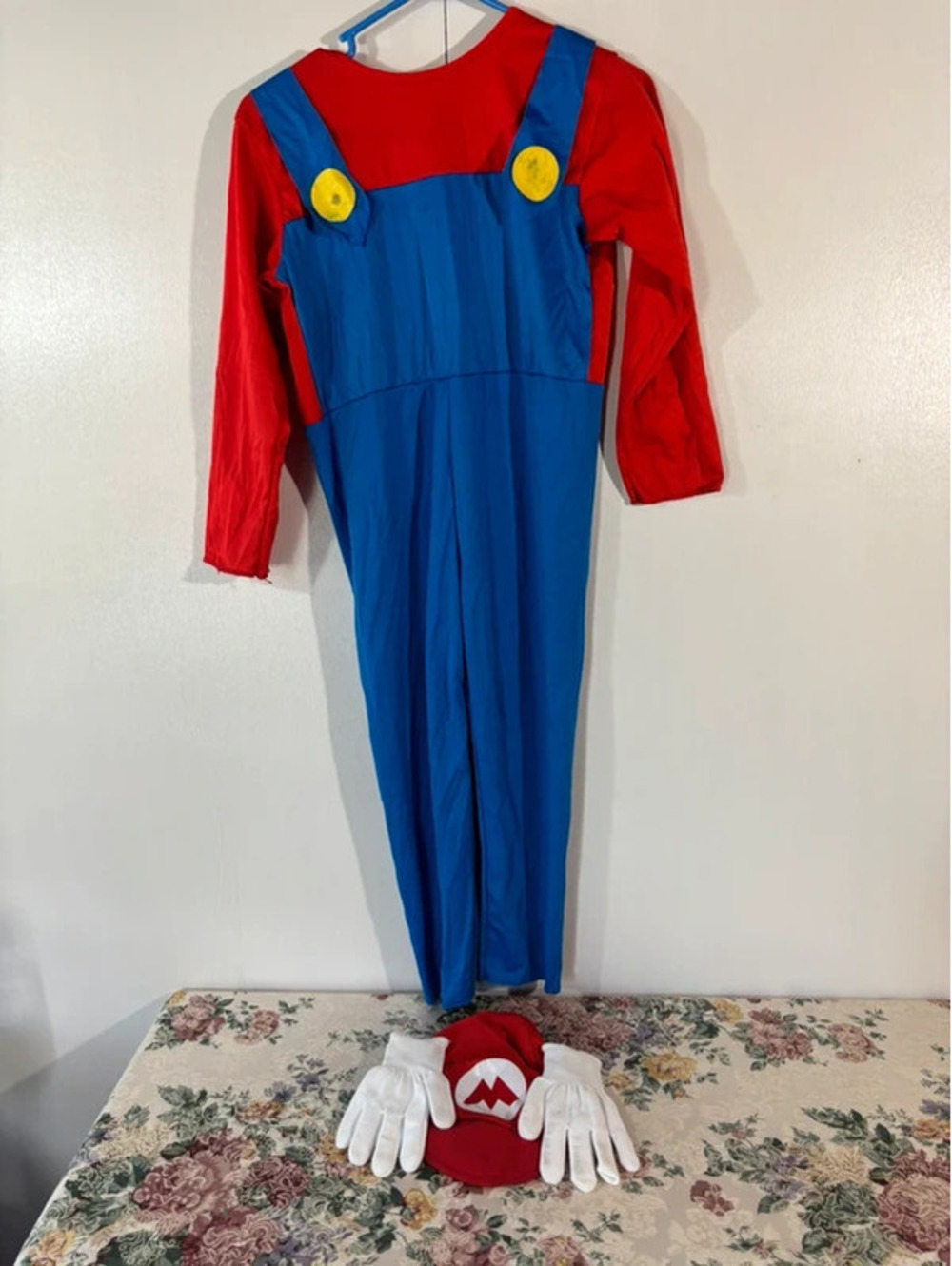 Super Mario Kids Costume Size 9 Jumpsuit Hat Gloves Halloween 4-Piece Set